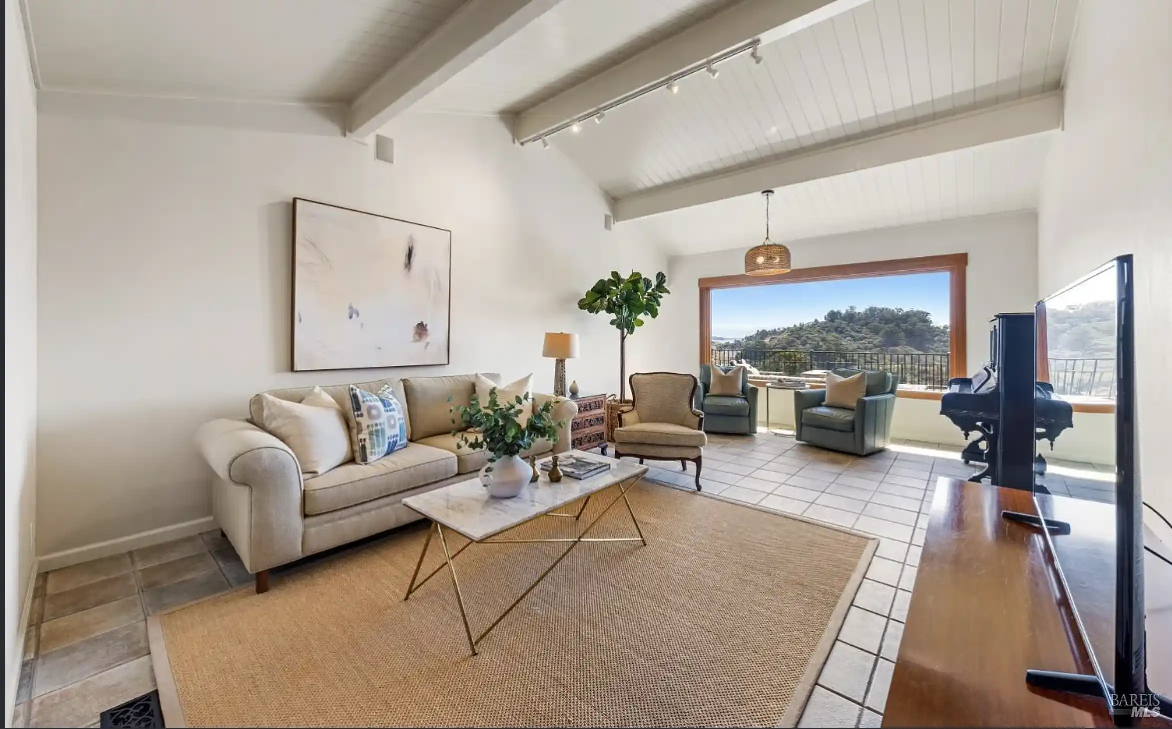 Home in San Rafael's Coveted Peacock Gap Neighborhood – image 4